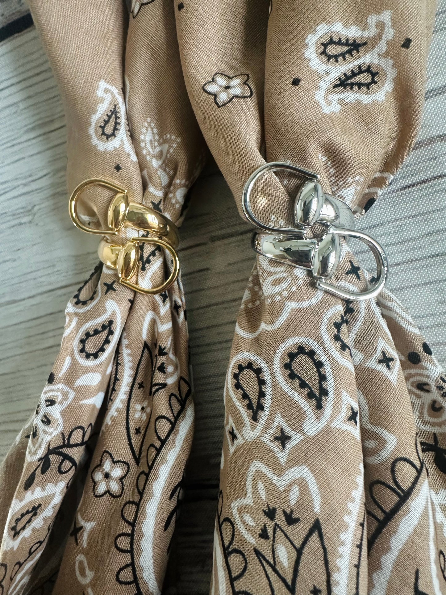 Snaffle Scarf Slide
