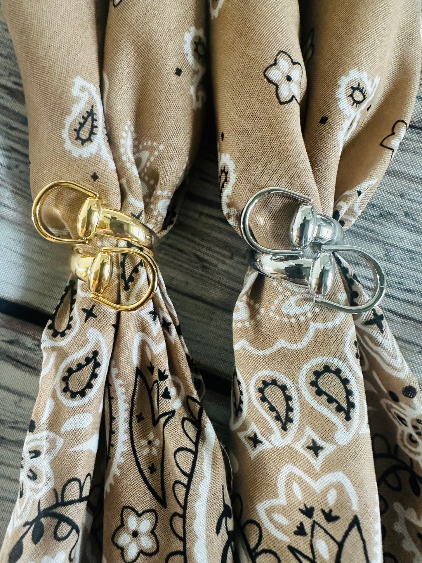 Snaffle Scarf Slide